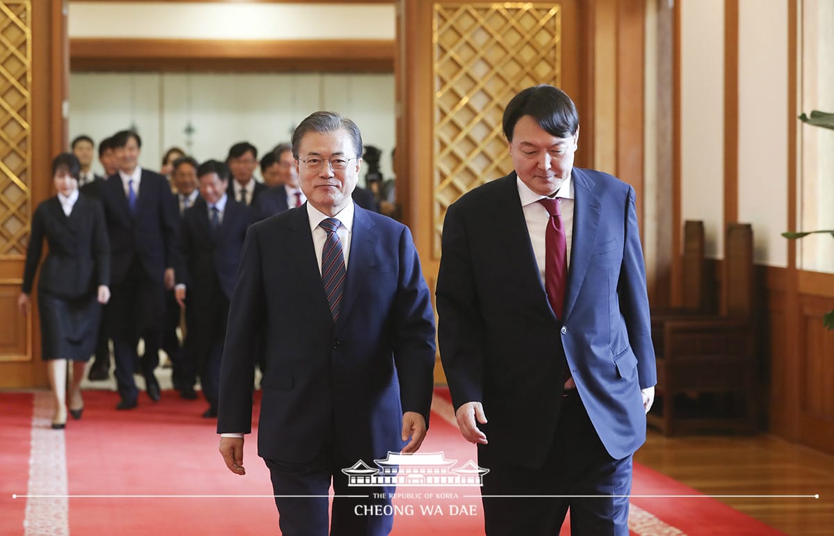 Behind the Moon-Yoon conflict: could Moon evade the curse of President?